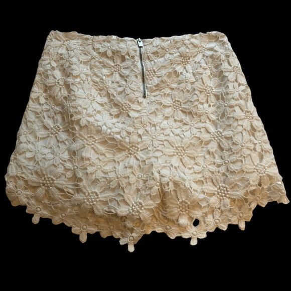 Hollister Lace Shorts Cream lined Size 5 back zipper - Picture 3 of 8